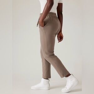 Athleta Retroterry Tapered Pant
Pyrite, Medium
